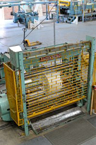 Rewinds and slits from feed reels to new cores 
